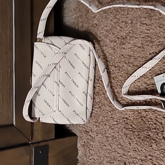NWT Kendall & Kylie crossbody bag NWT Kendall & Kylie crossbody bag NWT … - Picture 6 of 17